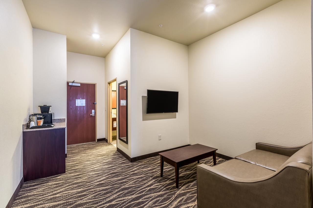 Cobblestone Hotel & Suites Hartford Exterior foto